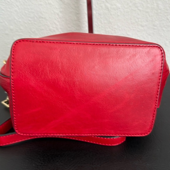 Vince Camuto Leather Bucket Bag with Chain Strap - Ivy - Picture 7 of 8